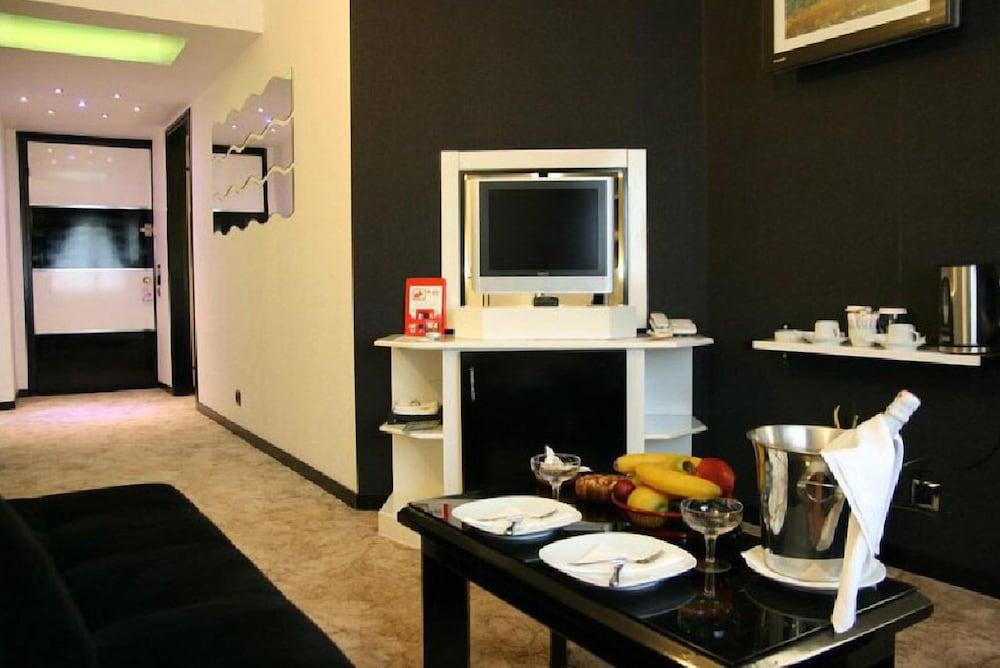 Aksan Hotel İzmir